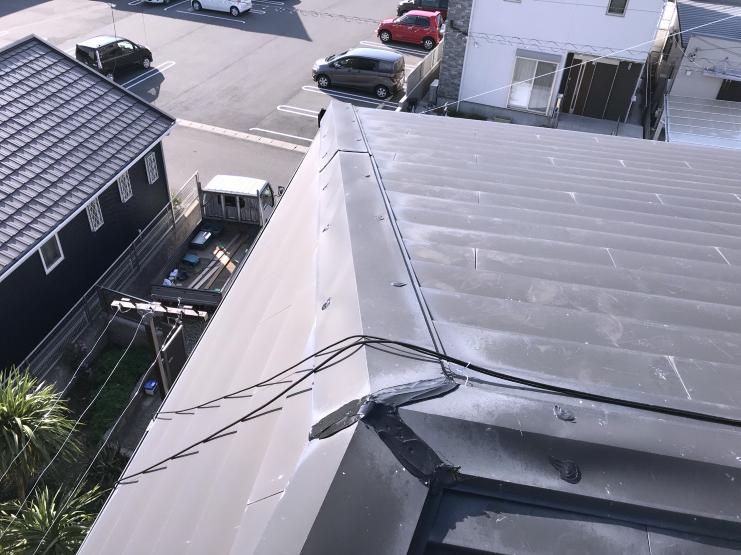 台風被害の横葺き屋根角部を迅速即日復旧し雨漏れリスクを解消