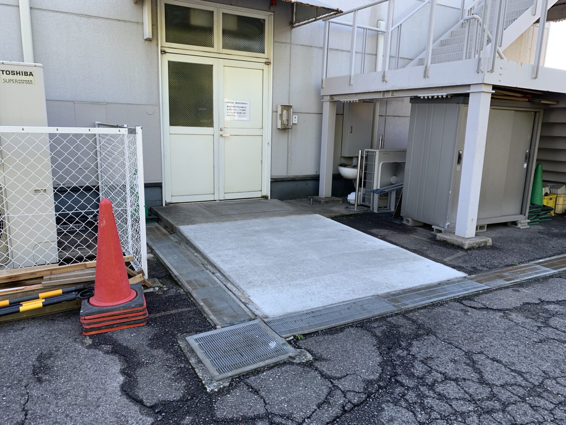 傾斜修正土間コンクリート工事