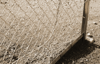 フェンス・ブロックが壊れた時どうする？名古屋の店舗オーナー必見の修繕・保険対応