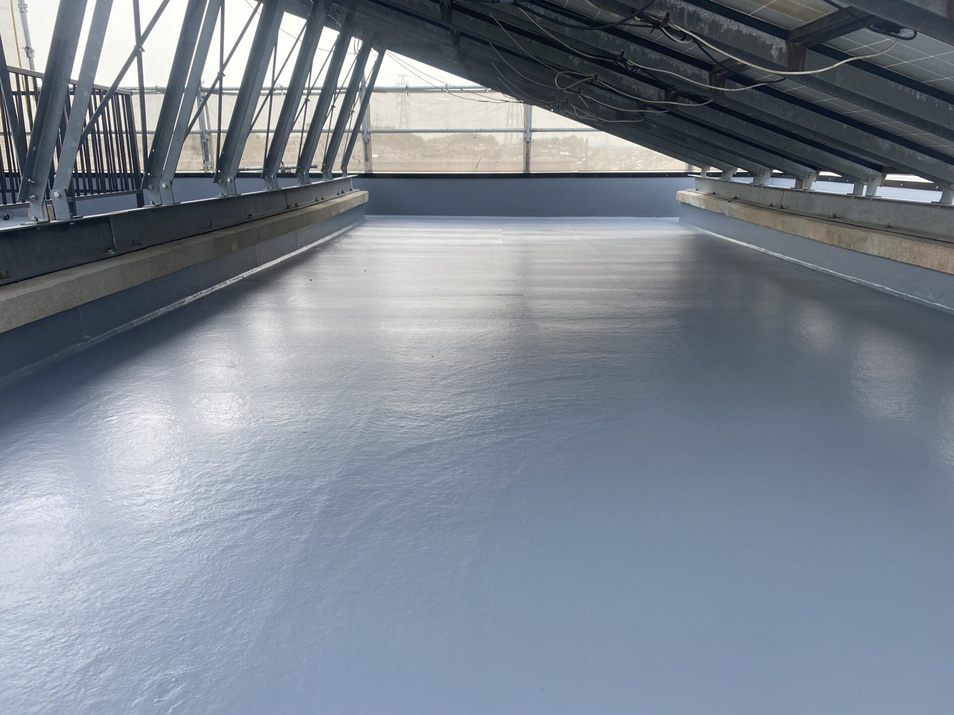 屋上防水のやり替え前に検討｜FRP防水で安心確保